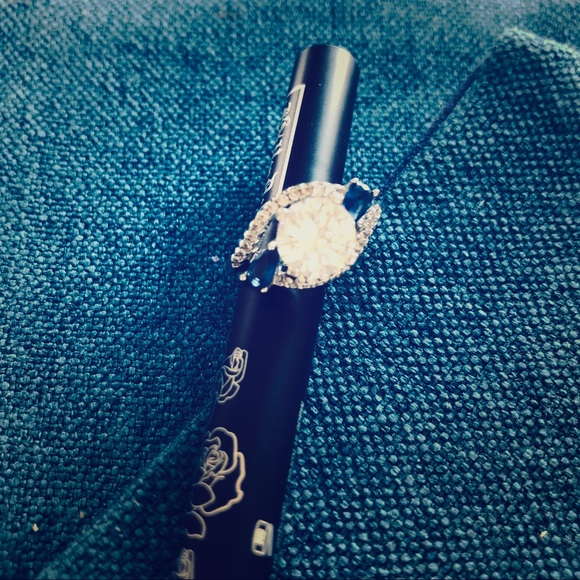 Decorative ring - new with tag - Picture 2 of 3